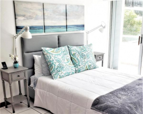 KASA Ritz at the Lagoon large studio 1 BLOCK TO BEACH at La Concha